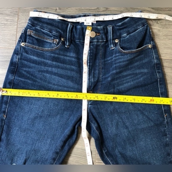 Good American Good Legs Jeans - Picture 9 of 9